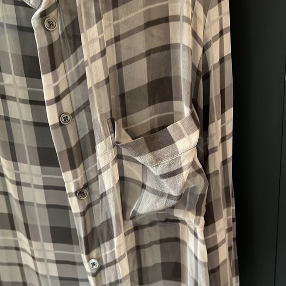 ARITZIA Babaton 100% silk button down blouse - grey/white plaid - Picture 4 of 8